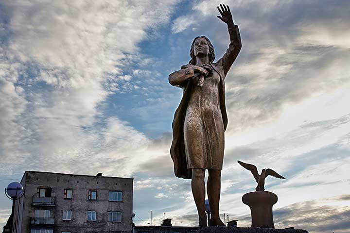 You will visit most memorials, museums, points of interests and beautiful places with panorama views on hero city Murmansk. City trip in hero city Murmansk by Kola Travel.
