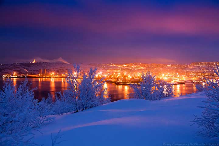 Aurora Borealis in Murmansk region on Kola Peninsula. Watch Northern lights in Northwest Russia during the Polar Night. Your English speaking guide will teach you how to catch Aurora Borealis with your photo camera.