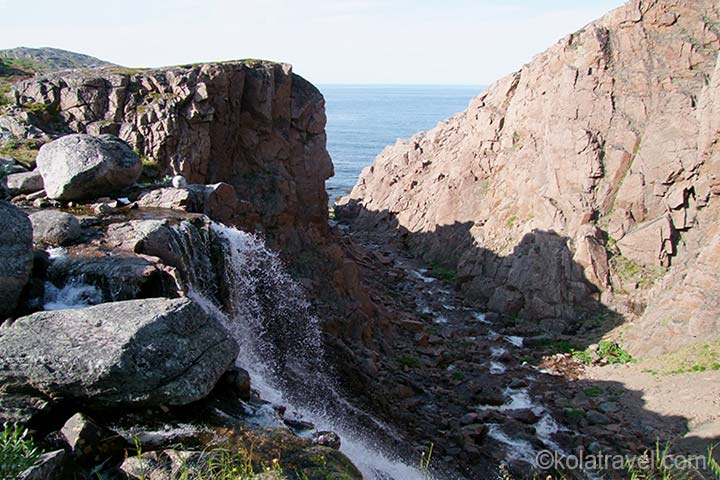 Get to know the amazing nature of Russian Lapland, the Midnight Sun, the beauty of the Barents sea, the mystical attraction of Teriberka, the Saami with their reindeer and affectionate Huskies.