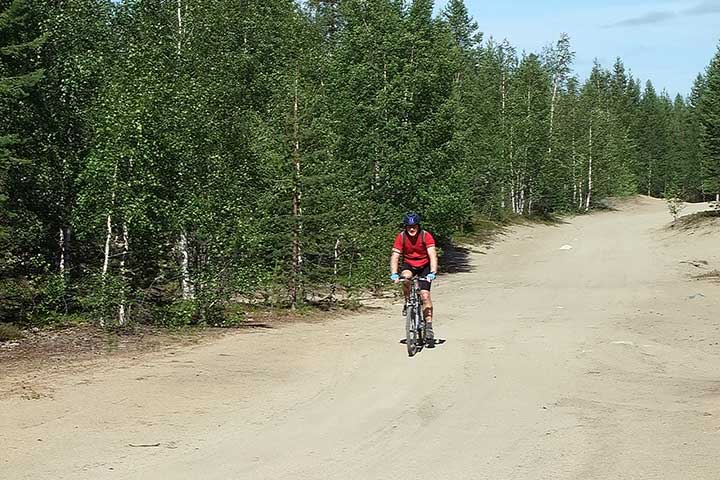 Guided cycling tour from the centre of Kola Peninsula (Kirovsk) through wilderness to the White Sea