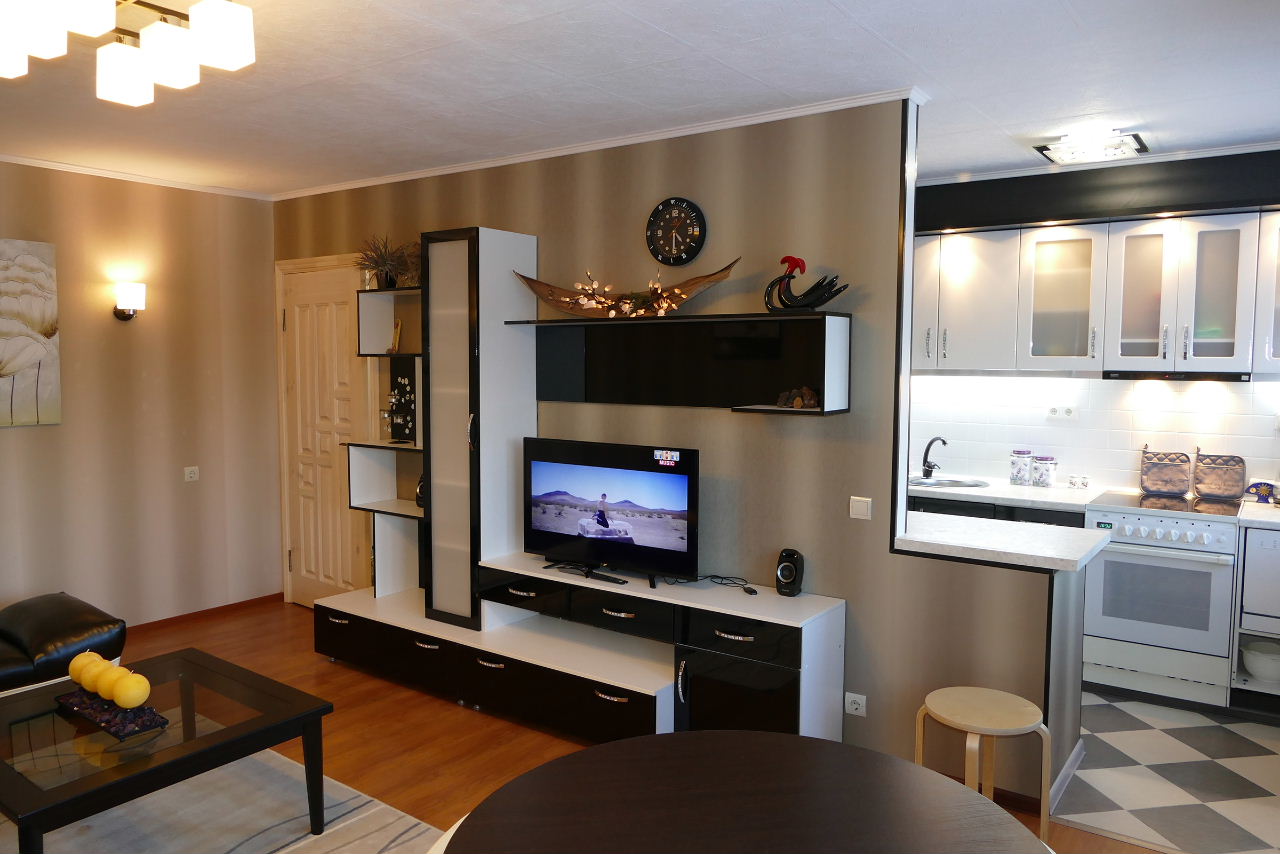 Your long or short term home right in the middle of Kola Peninsula. Save money on expensive transfers! All attractions are close to us; Siberian Husky farm, Saami village, snowmobile safaris, hiking, biking and so on - Kola Travel