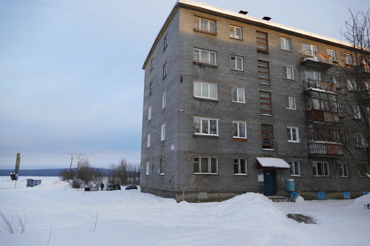 Your long or short term home right in the middle of Kola Peninsula. Save money on expensive transfers! All attractions are close to us; Siberian Husky farm, Saami village, snowmobile safaris, hiking, biking and so on - Kola Travel